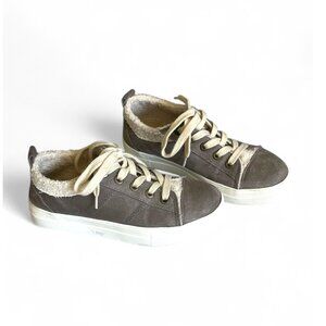 SODA Women's Cozy Faux Fur Platform Endear Gray Sneakers Size 7.5